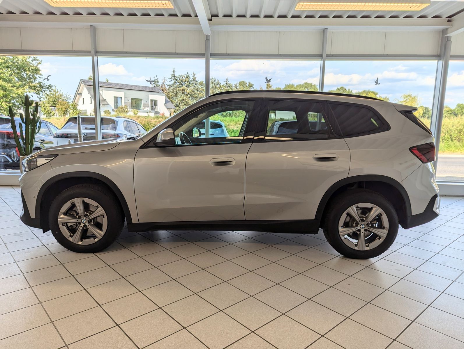 BMW X1 20 i Pano Premium-Travel-Paket AHK - Image 4