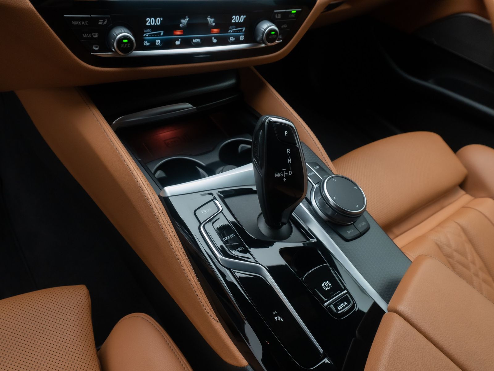 Fahrzeugabbildung BMW 530d xD M Sport Kamera HUD DAB H/K AHK ACC Alarm