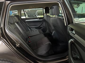 Volkswagen Passat Variant - 12