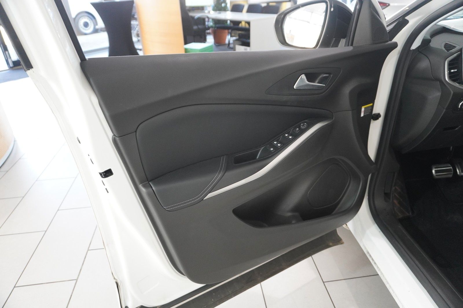 Fahrzeugabbildung Opel Grandland (X) 1.6T GSe HYBRID 4X4 NAVI/LED/SPORT