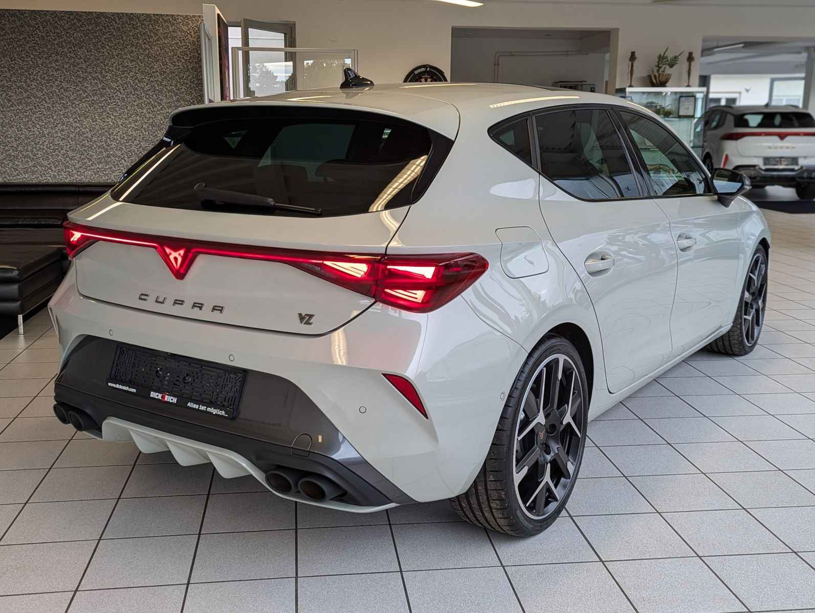 CUPRA Leon 2.0TSI VZ Matrix Pano Sennheiser Kamera 19" - Image 7