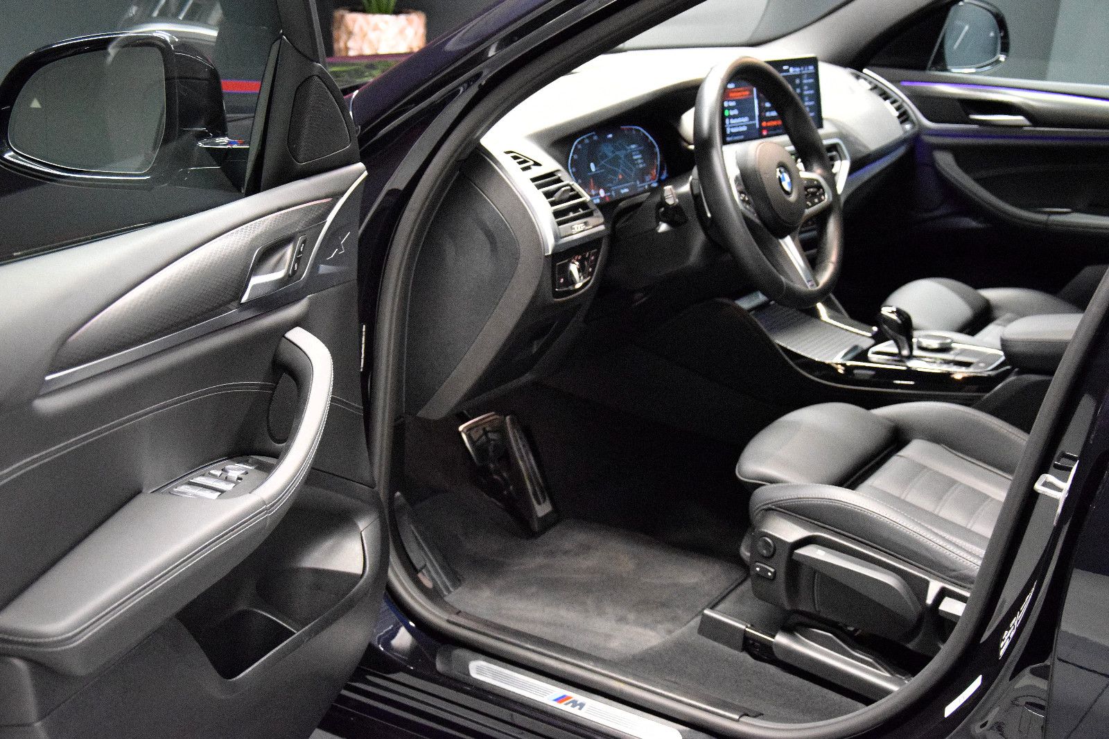 Fahrzeugabbildung BMW X4 xDrive 30 i M Sport ACC Pano Leder Laser ACC