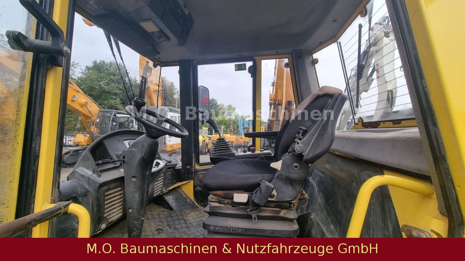 Fahrzeugabbildung BOMAG BW 213 D-4 Walzenzug