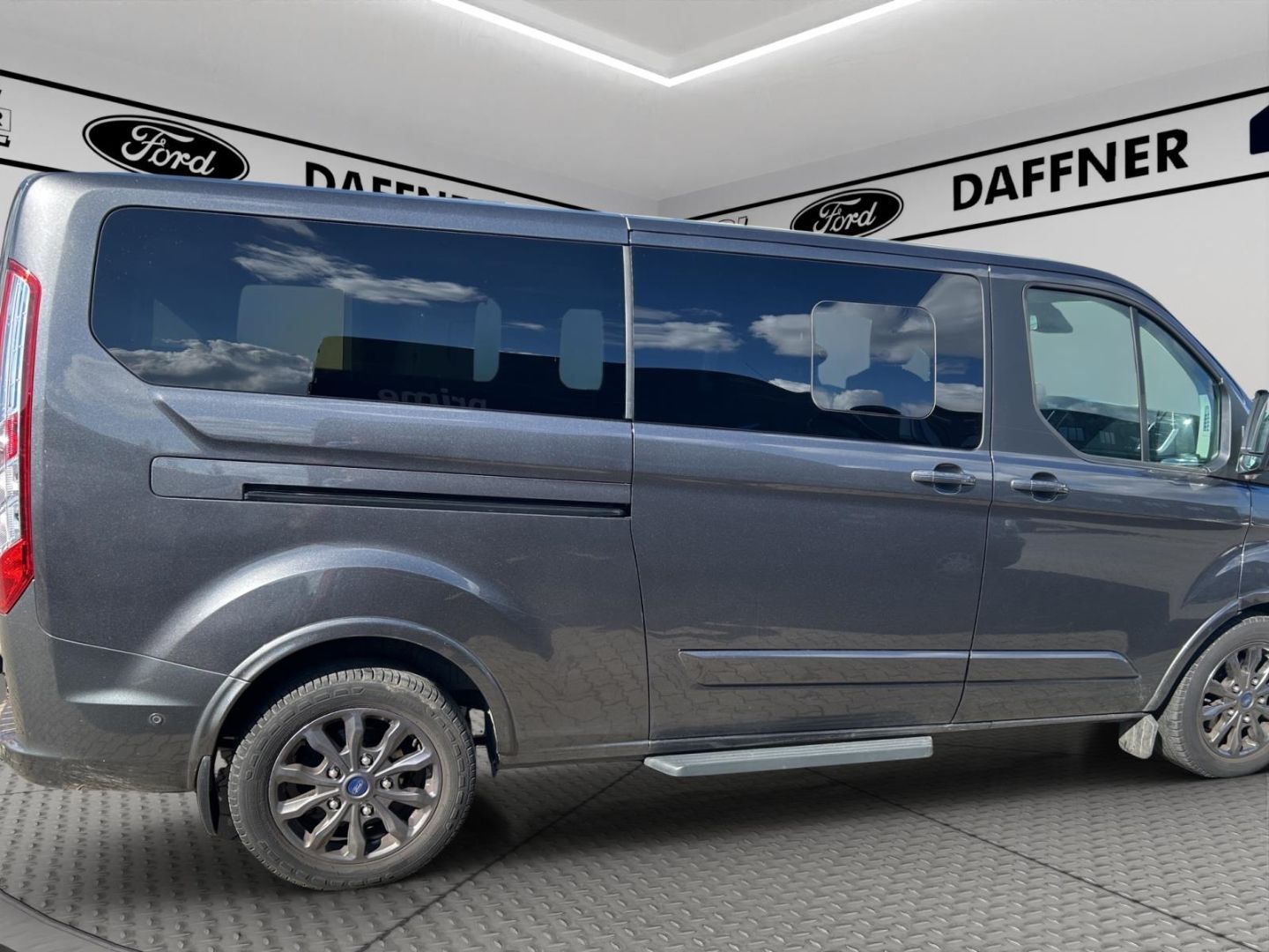 Fahrzeugabbildung Ford Tourneo Custom Kombi 320 L2 Titanium X