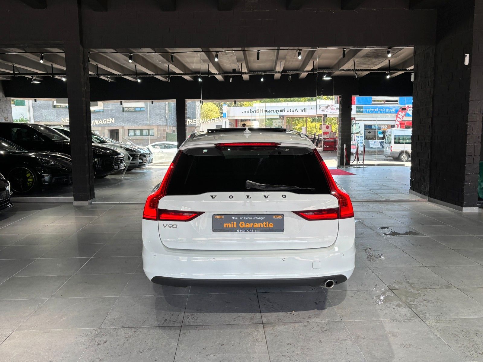 Fahrzeugabbildung Volvo V90 Momentum /KAMERA/PANO/AHK/SHZ/ACC++/LED