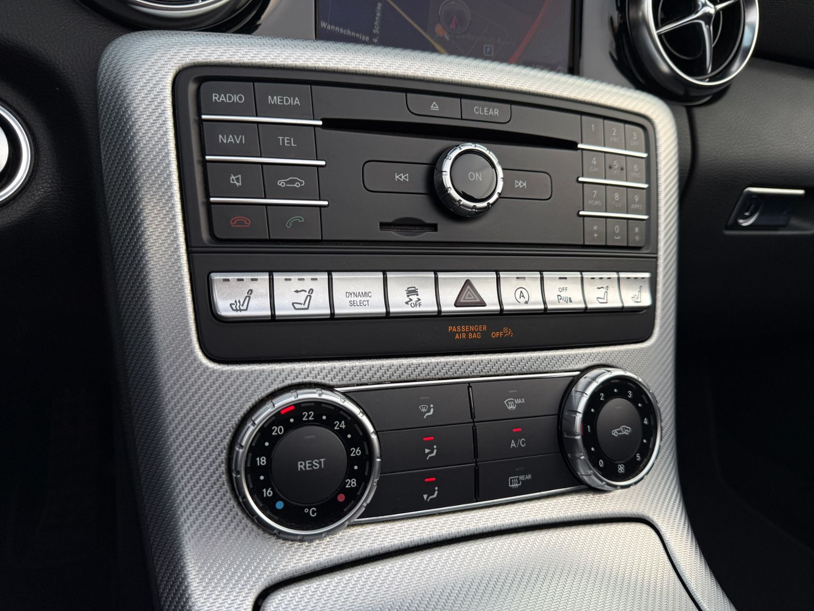 Fahrzeugabbildung Mercedes-Benz SLC 300 9G AMG Line MEMORY LED ACC