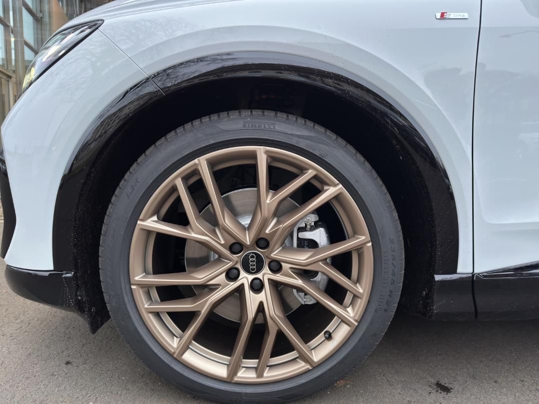 Fahrzeugabbildung Audi Q4 Sportback e-tron 45 edition S Line Komfortpak