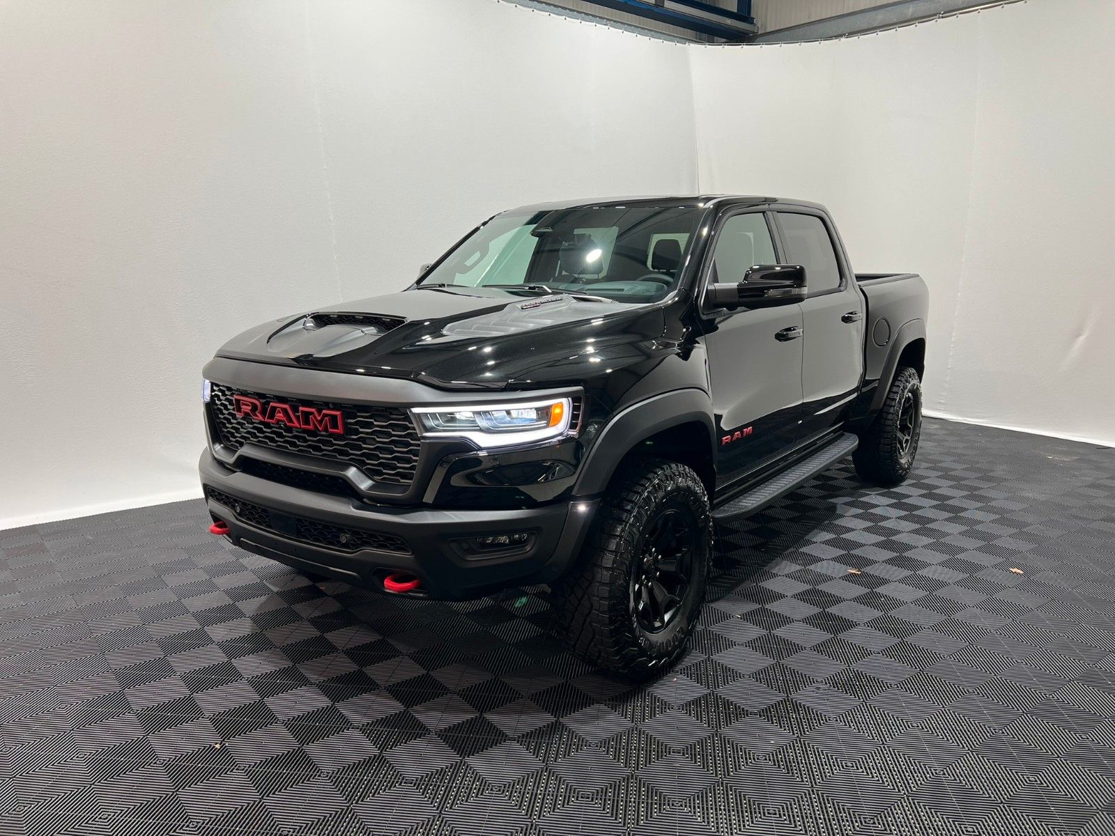 Fahrzeugabbildung Dodge RAM 1500 RHO H/O RED Ed.