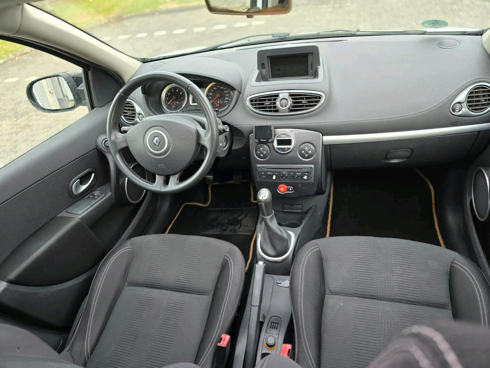 Renault Clio 2010 — photo 7