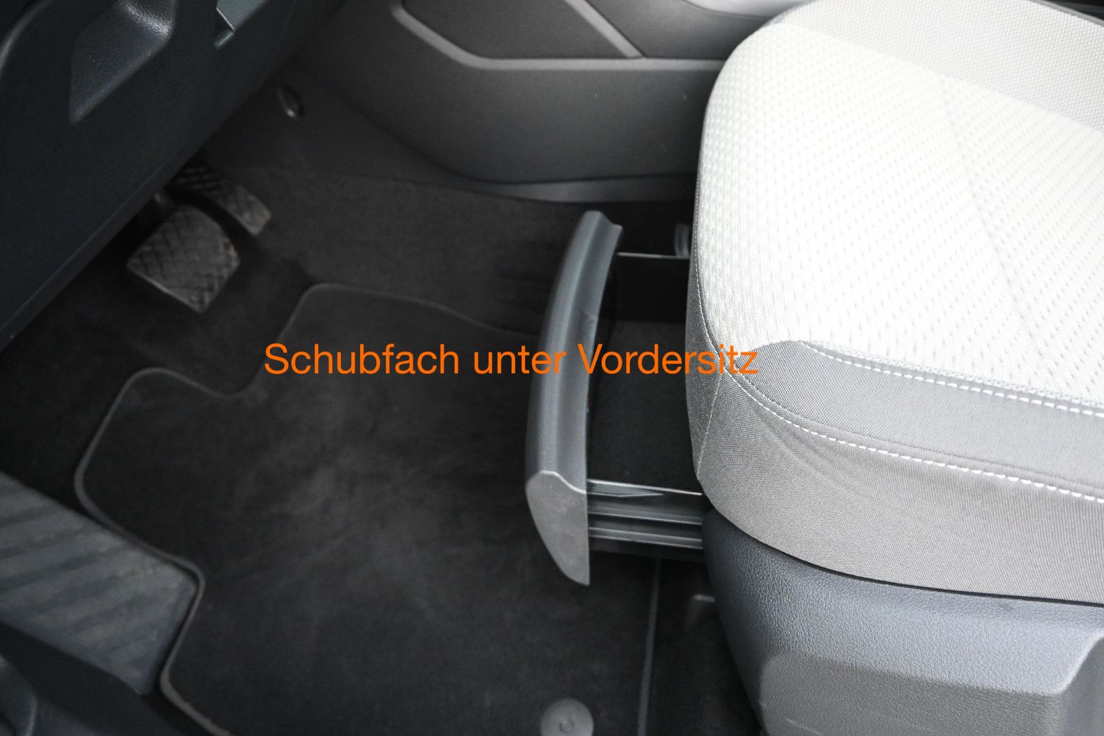 Fahrzeugabbildung Volkswagen Touran 1.5 TSI DSG °ACC°AHK°PANO°STHEIZ°DYNAUDI°