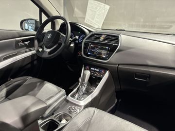 Fotografie des Suzuki (SX4) S-Cross SX4 S-Cross 1.4 Boosterjet Allgrip Automatik Com