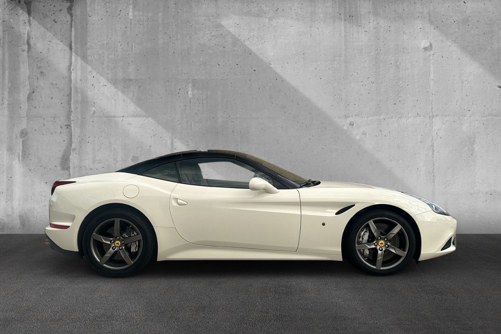 Fahrzeugabbildung Ferrari California T*BiColor*Dt Auto*Diamond Stitching