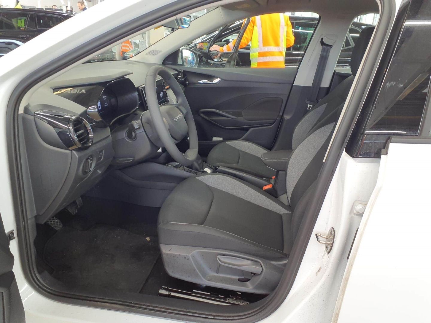 Fabia Essence 1.0 SHZG*Klima*PDC*LED*4-Türen