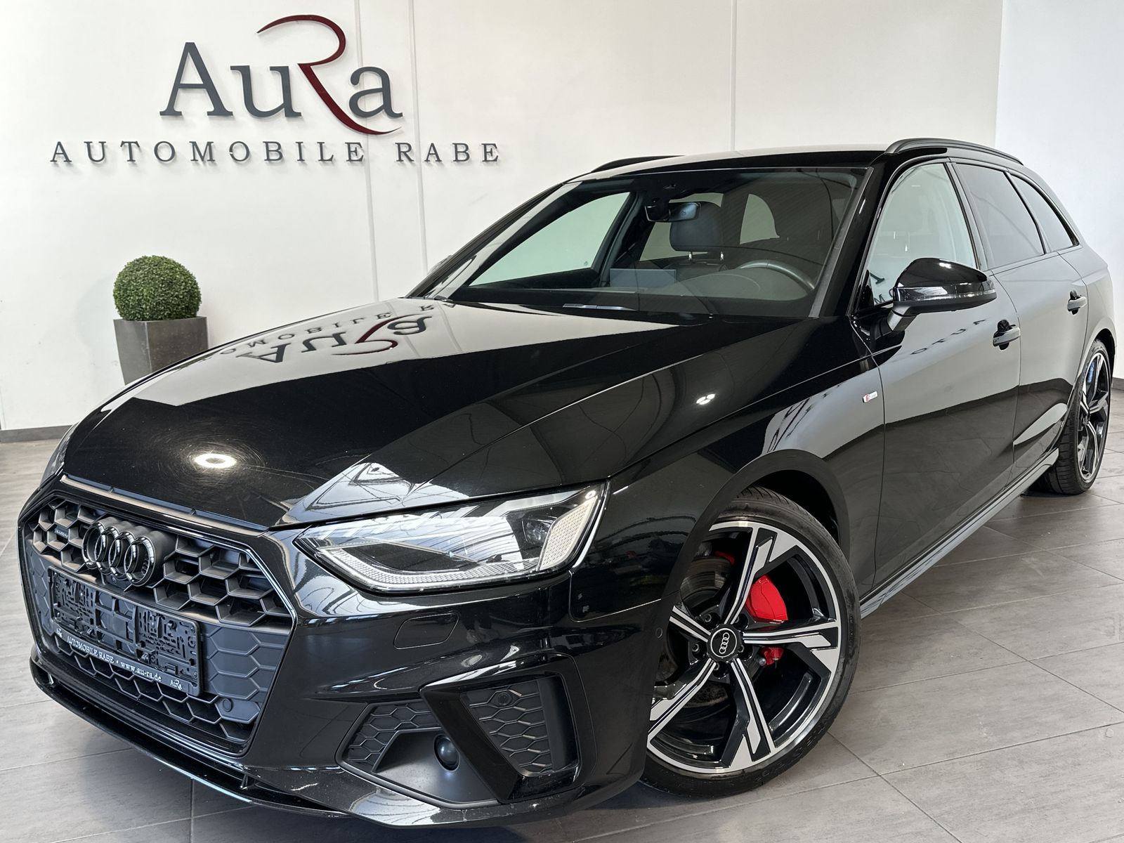 Fahrzeugabbildung Audi A4 Avant 40 TFSI Qu S-Line Black NAV+LED+AHK+360