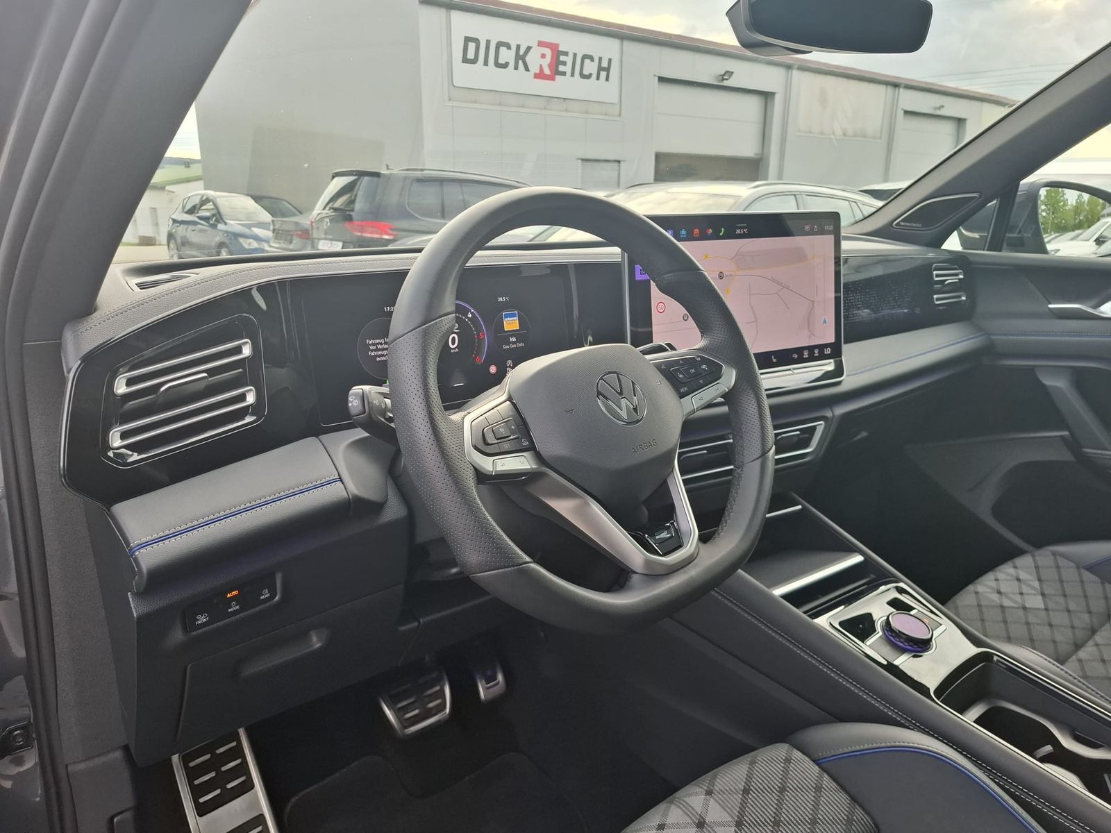 Image du véhicule Volkswagen Tiguan 2.0 TDI 4M R-Line PANO*H&amp;K*AHK*MATRIX*20".