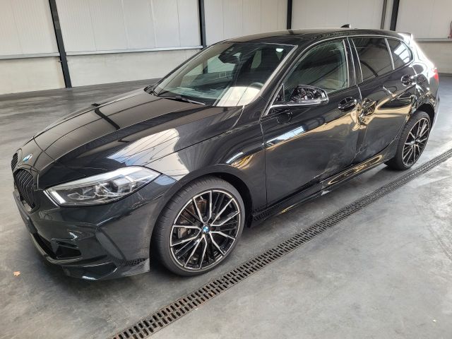 BMW 1-Serie 118i 100KW Automaat M-SPORT 5-Turig Pano