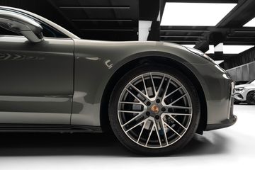 Porsche Panamera - 5