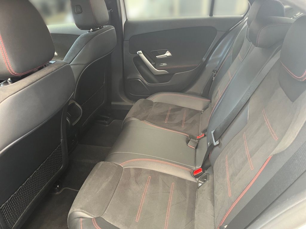 Fahrzeugabbildung Mercedes-Benz A 250 AMG Night Navi LED Tempomat KeyLess Ambie.