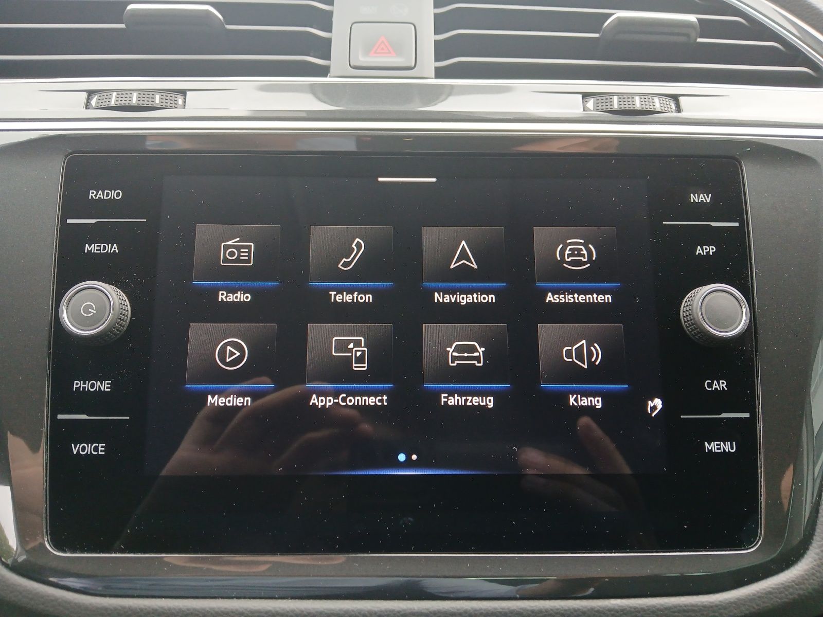Fahrzeugabbildung Volkswagen Tiguan TSI Move DSG LED Navi ACC RFK SH LM