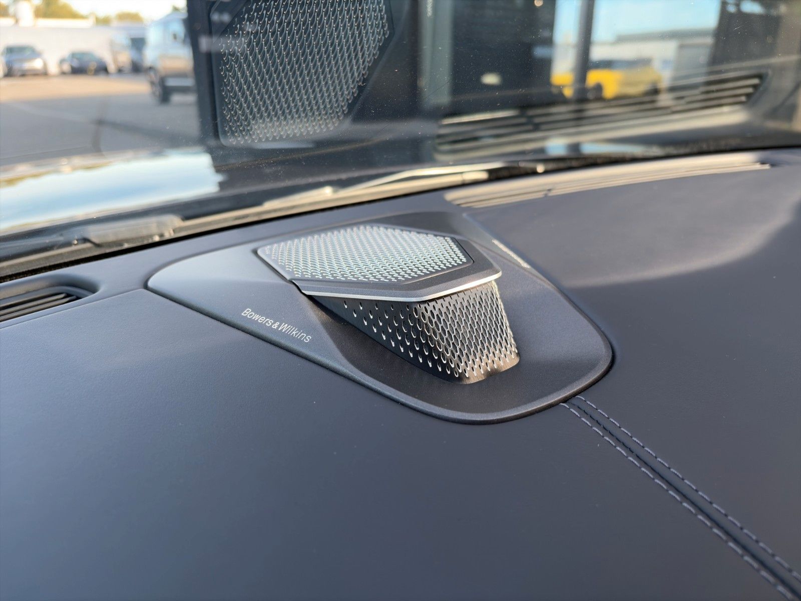 Fahrzeugabbildung Aston Martin DB12 4.0 V8 Volante PPF Bowers & Wilkins