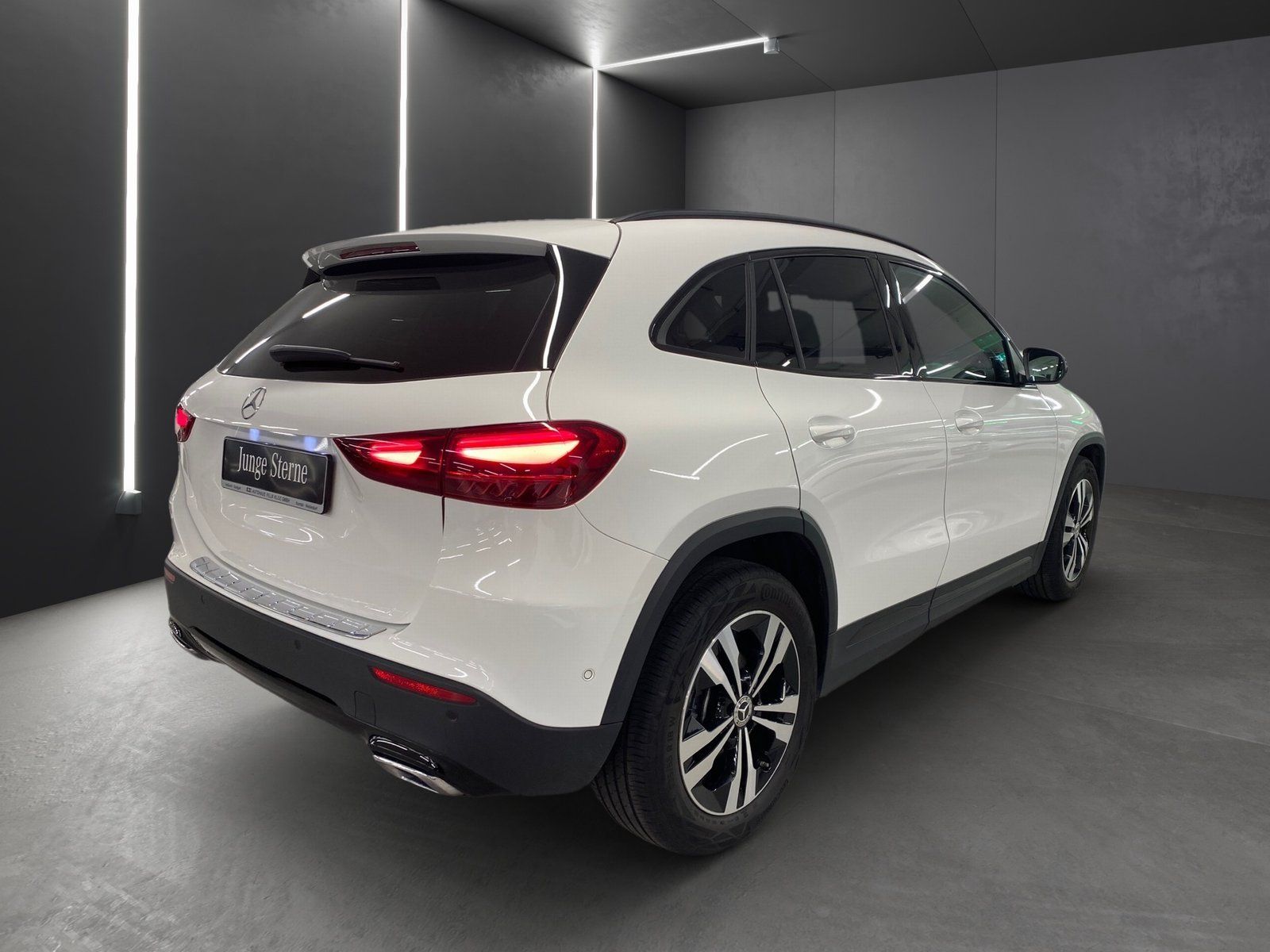 Fahrzeugabbildung Mercedes-Benz GLA 180 Progressive*AHK*Pano*Night*Kam*Easy-Pack