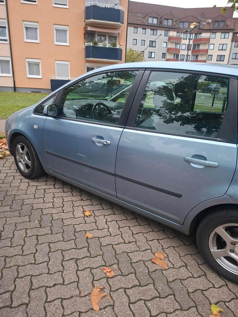 Ford Focus 2006 — rear view