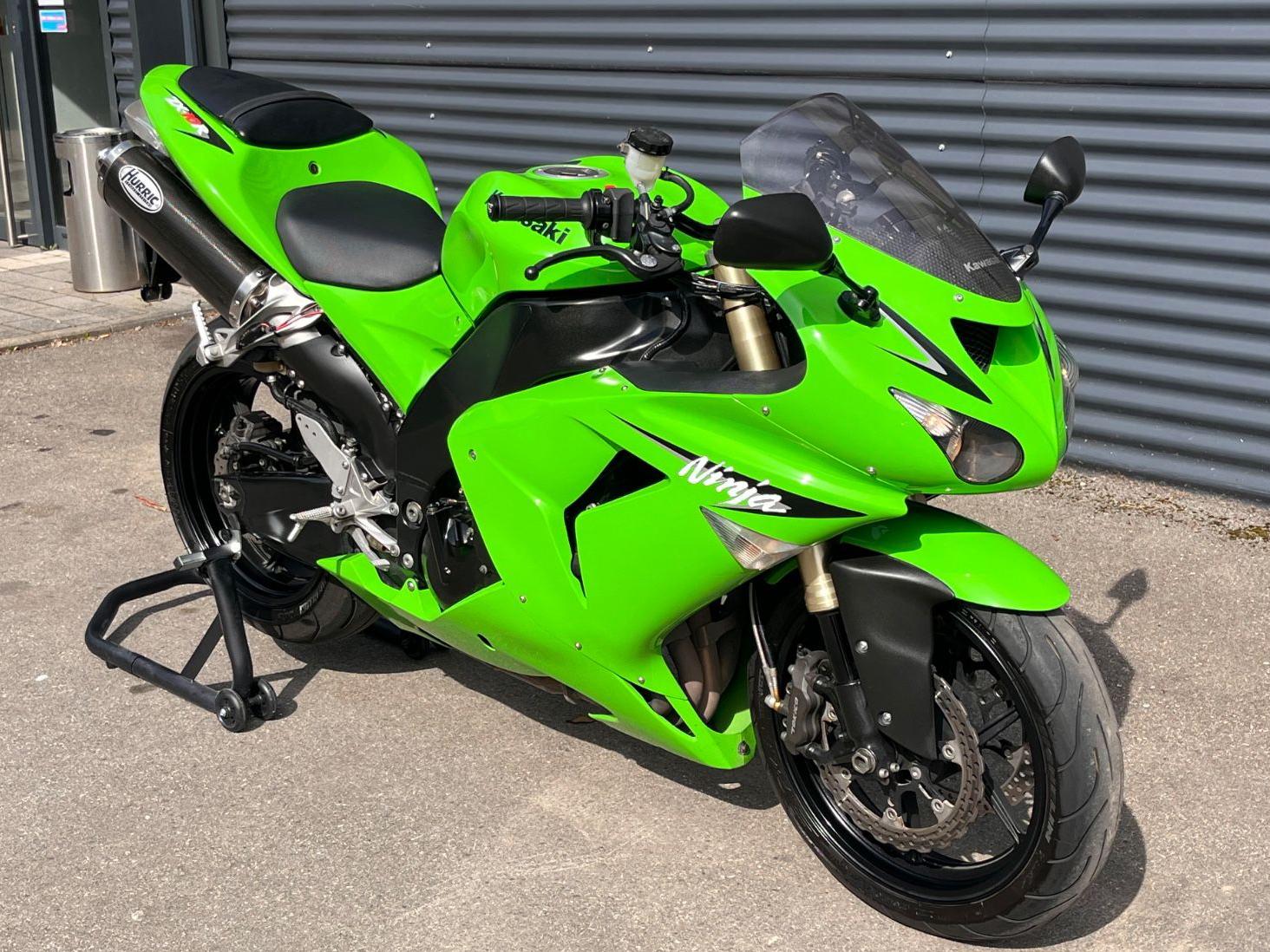 Kawasaki Ninja ZX-10R *1.HAND* ERST 15TKM*HURRIC AUSPUFF*