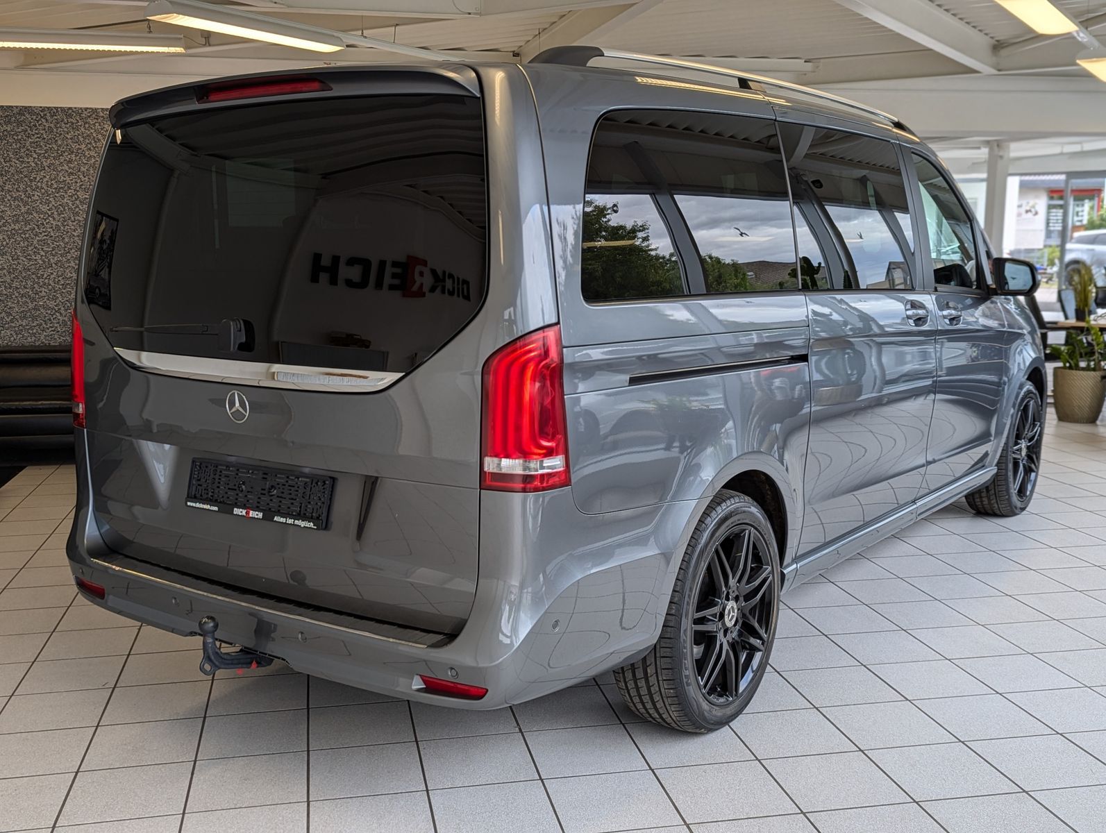 MERCEDES-BENZ V 220 d AMG EDITION lang Burmester ACC AHK StHz - Image 7