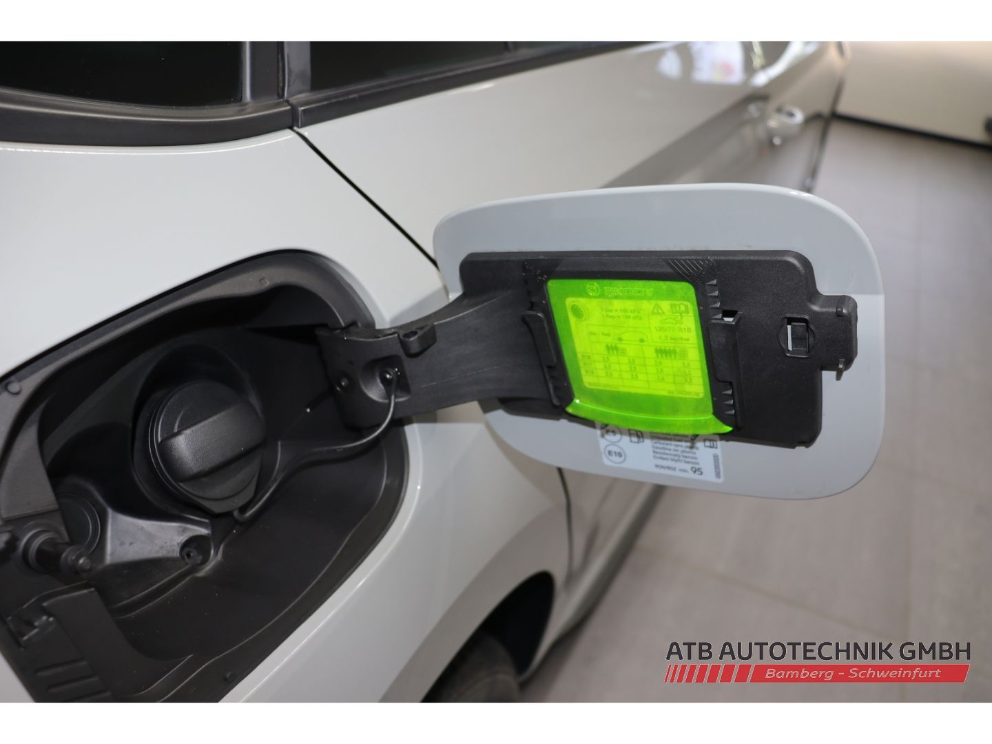 Fahrzeugabbildung SKODA Kamiq 1.0l TSI Style AHK-klappbar Navi  LED