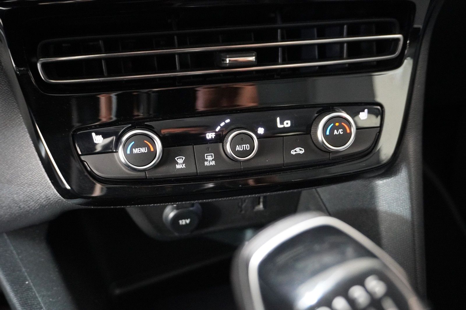 Fahrzeugabbildung Opel Mokka ELEGANCE 1.2T NAVI/LED/KAMERA/SPORT/SH/DAB