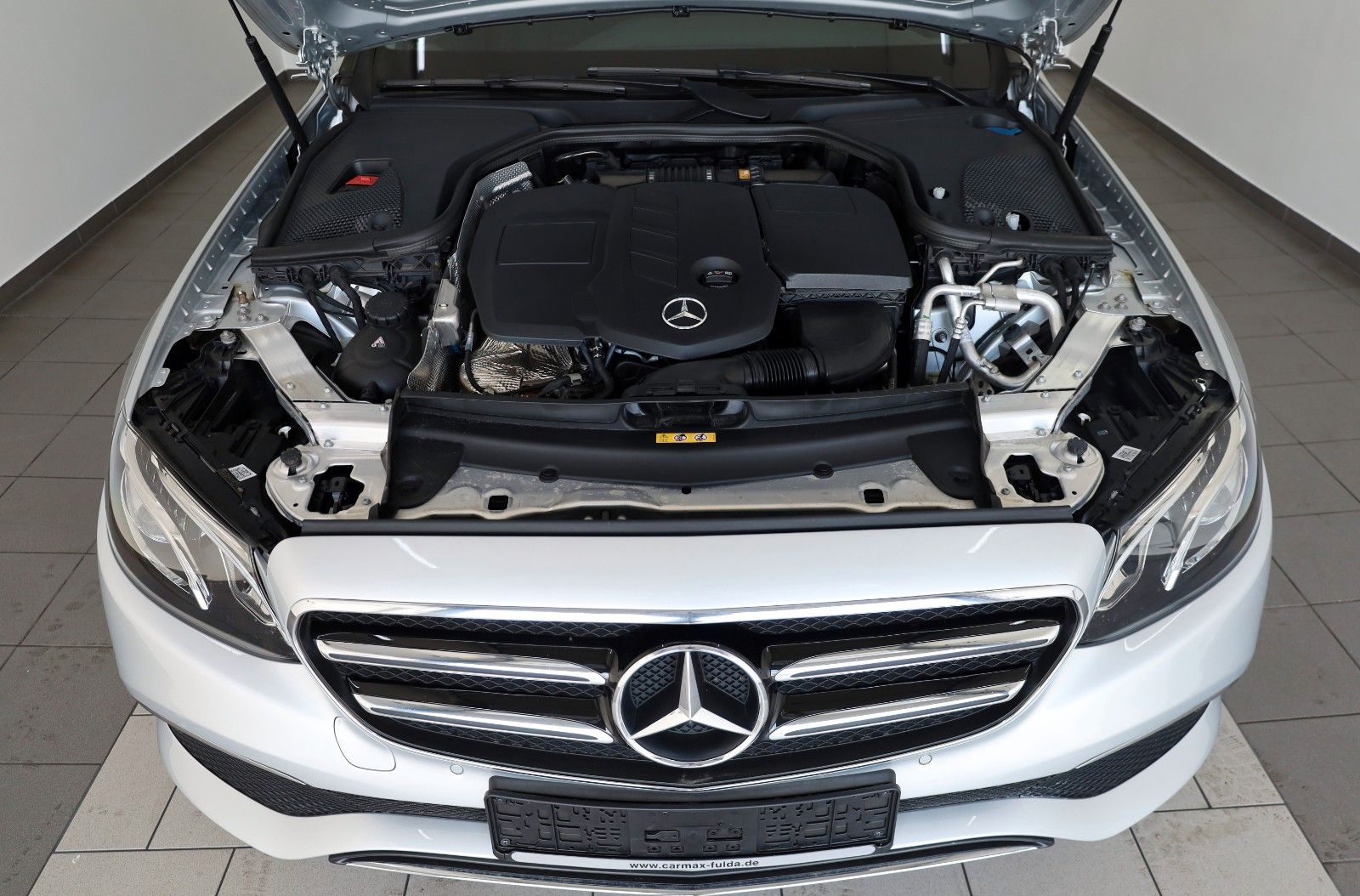 Fahrzeugabbildung Mercedes-Benz E 220d, Avantgarde, Leder,Navi,LED,SH,Kamera,AHK