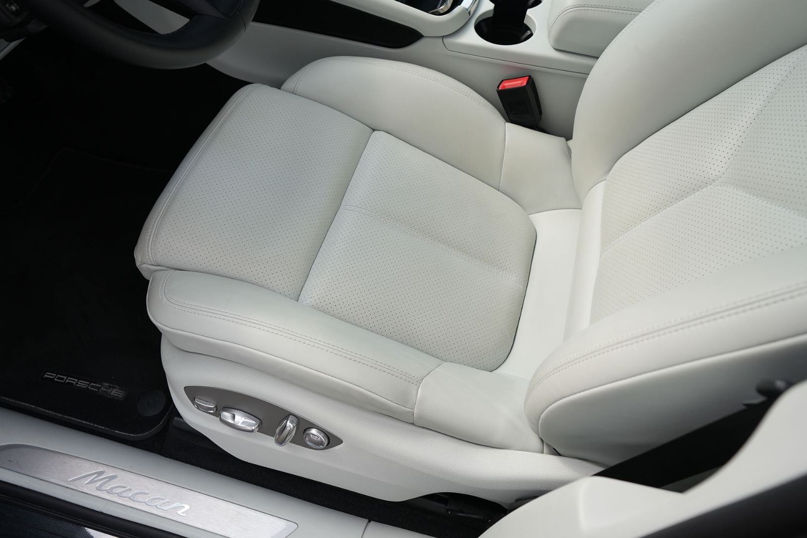 Porsche Macan LEDER KREIDE-ACC-LUFTF-PANO-SPORTABG.-VOLL foto 17