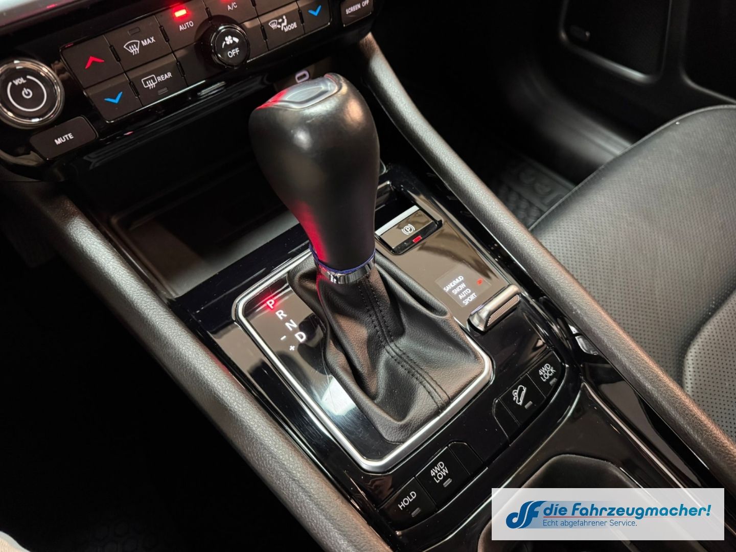 Fahrzeugabbildung Jeep Compass S Plug-In Hybrid 4WD Navi Soundsystem 36