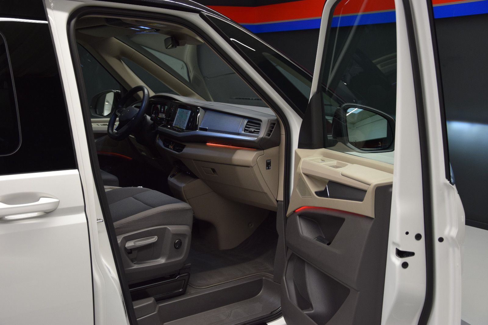 Fahrzeugabbildung Volkswagen T7 Multivan Edition lang Matrix AHK Standheiz