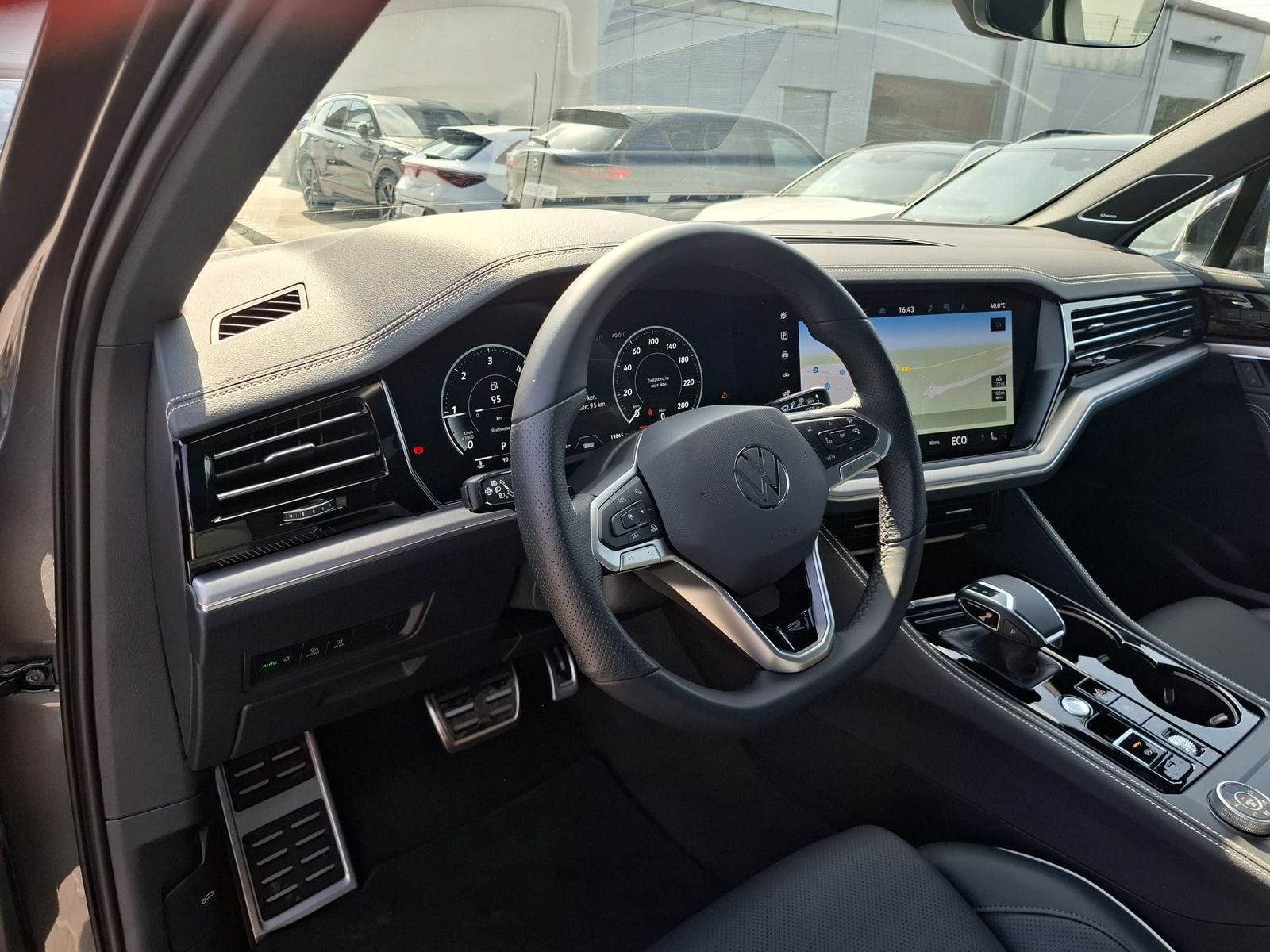 Fahrzeugabbildung Volkswagen Touareg 3.0TDI 4M R-Line VOLL Black 22" UPE 114T