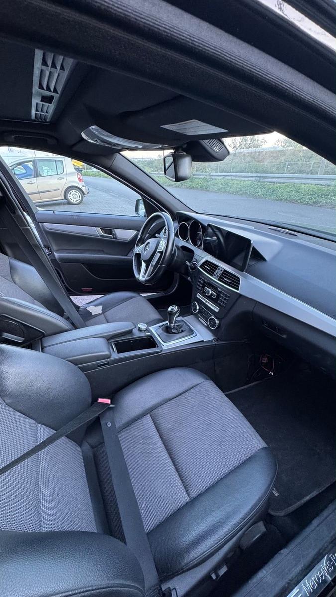 Mercedes-Benz C300 2011 — photo 7