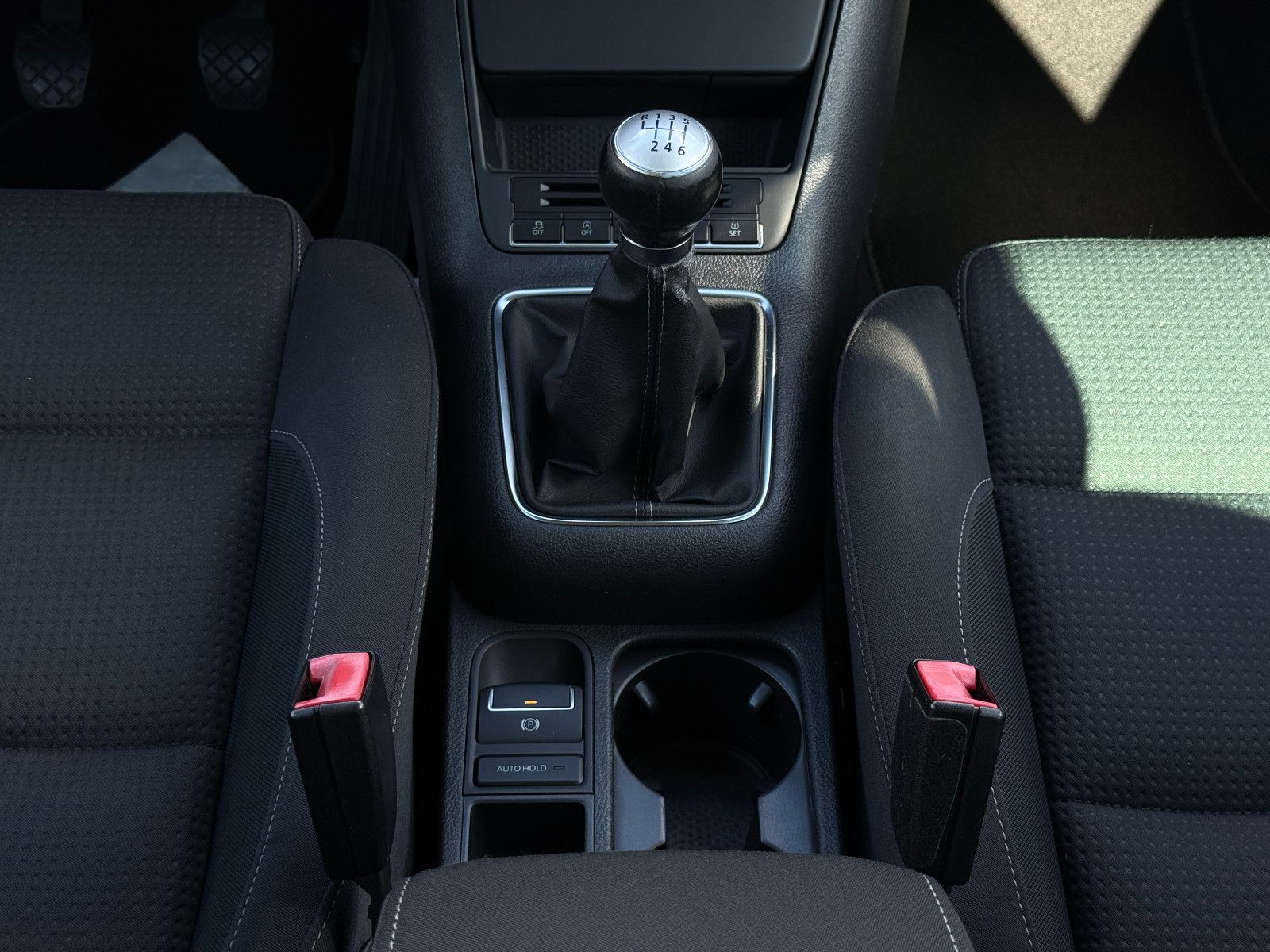 Fahrzeugabbildung Volkswagen Tiguan Team AHK Ambiente-Paket GRA SHZ PDC