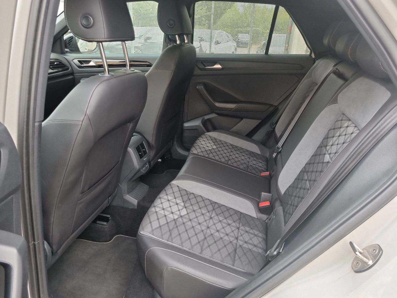 Volkswagen T-Roc - Bild 15