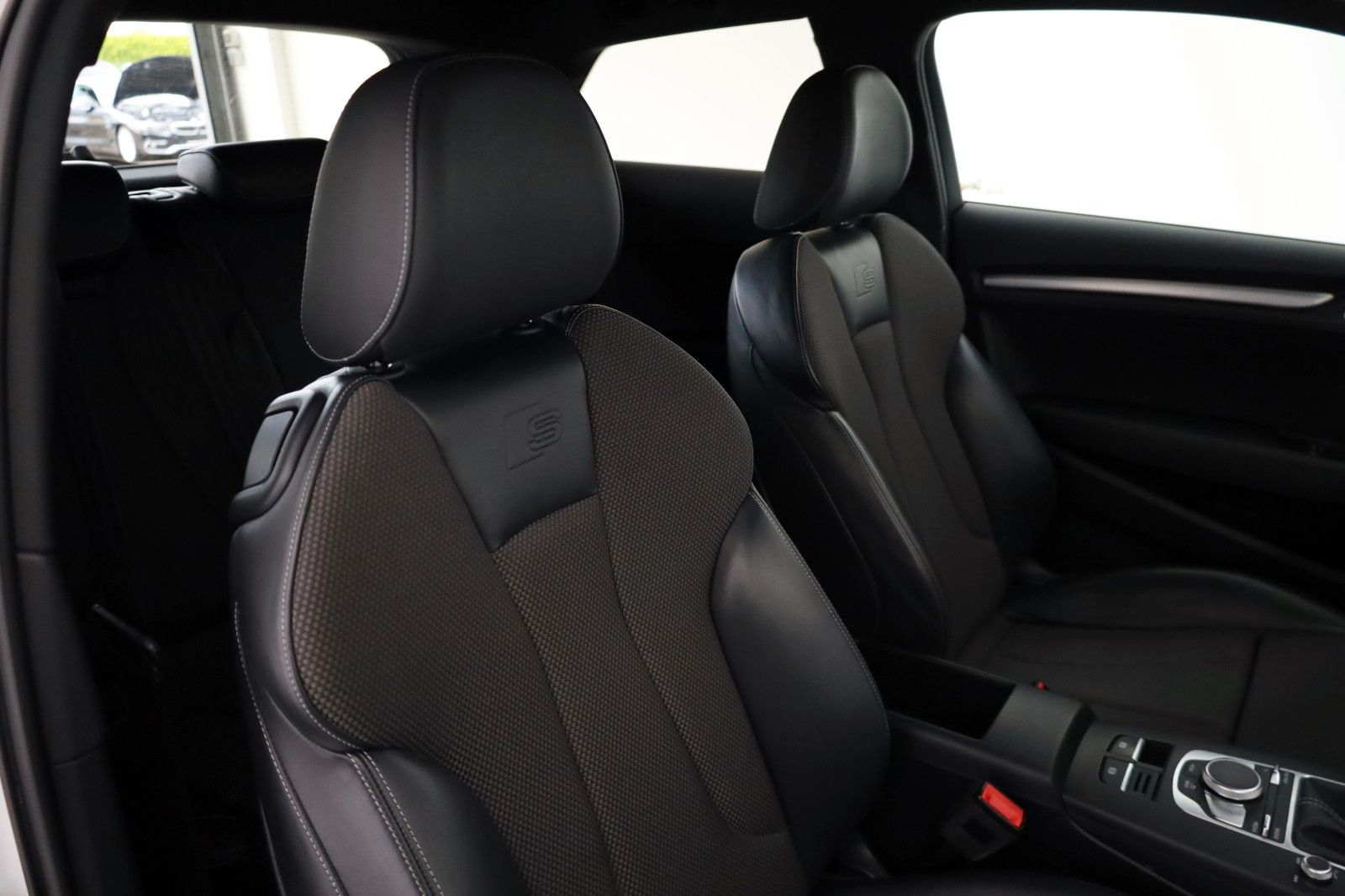 Fahrzeugabbildung Audi A3 S Line T.Leder,Navi,Xenon,ACC,SH,PDC,SR+WR