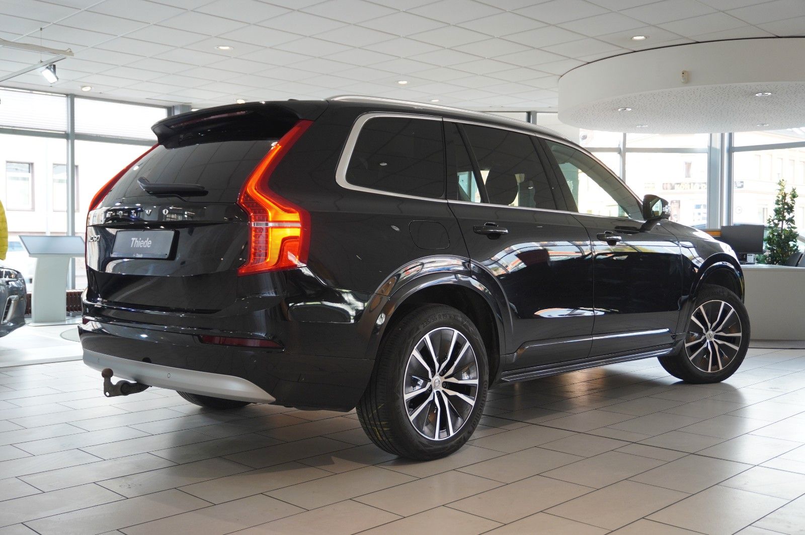 Fahrzeugabbildung Volvo XC 90 B5 D MOMENTUM PRO NAVI/LED/VIRTU/LEDER/AHK