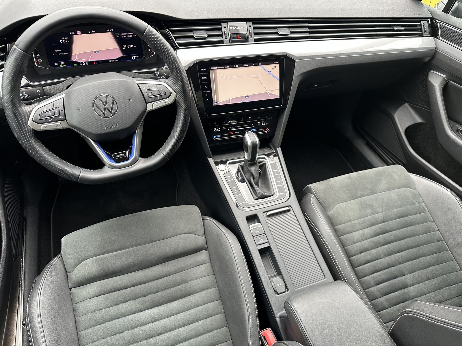Fahrzeugabbildung Volkswagen Passat Variant GTE+NAV+LED+ACC+PANO+HUD+VCOCKPIT