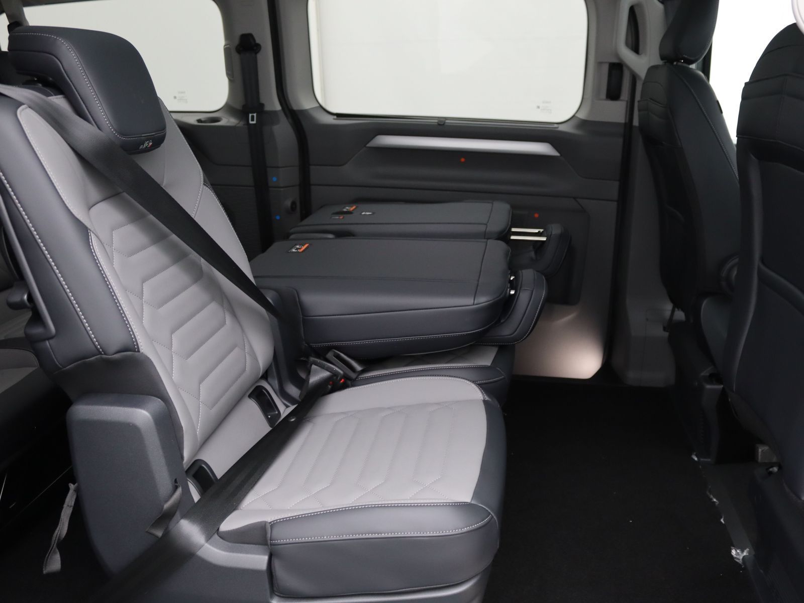 Volkswagen T7 Caravelle - Bild 7