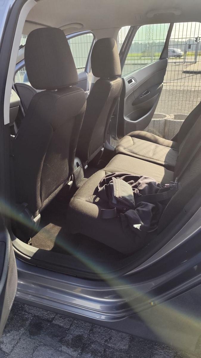 Peugeot 308 2011 — engine 90 HP (66kW)
