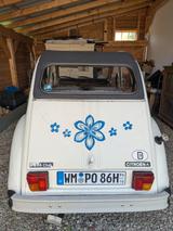 Citroën 2 CV6 Club Ente weiß mit Blumenmuster  - Citroën 2 CV mit Panoramadach