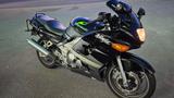 Kawasaki ZZR600 - KAWASAKI ZZR 600