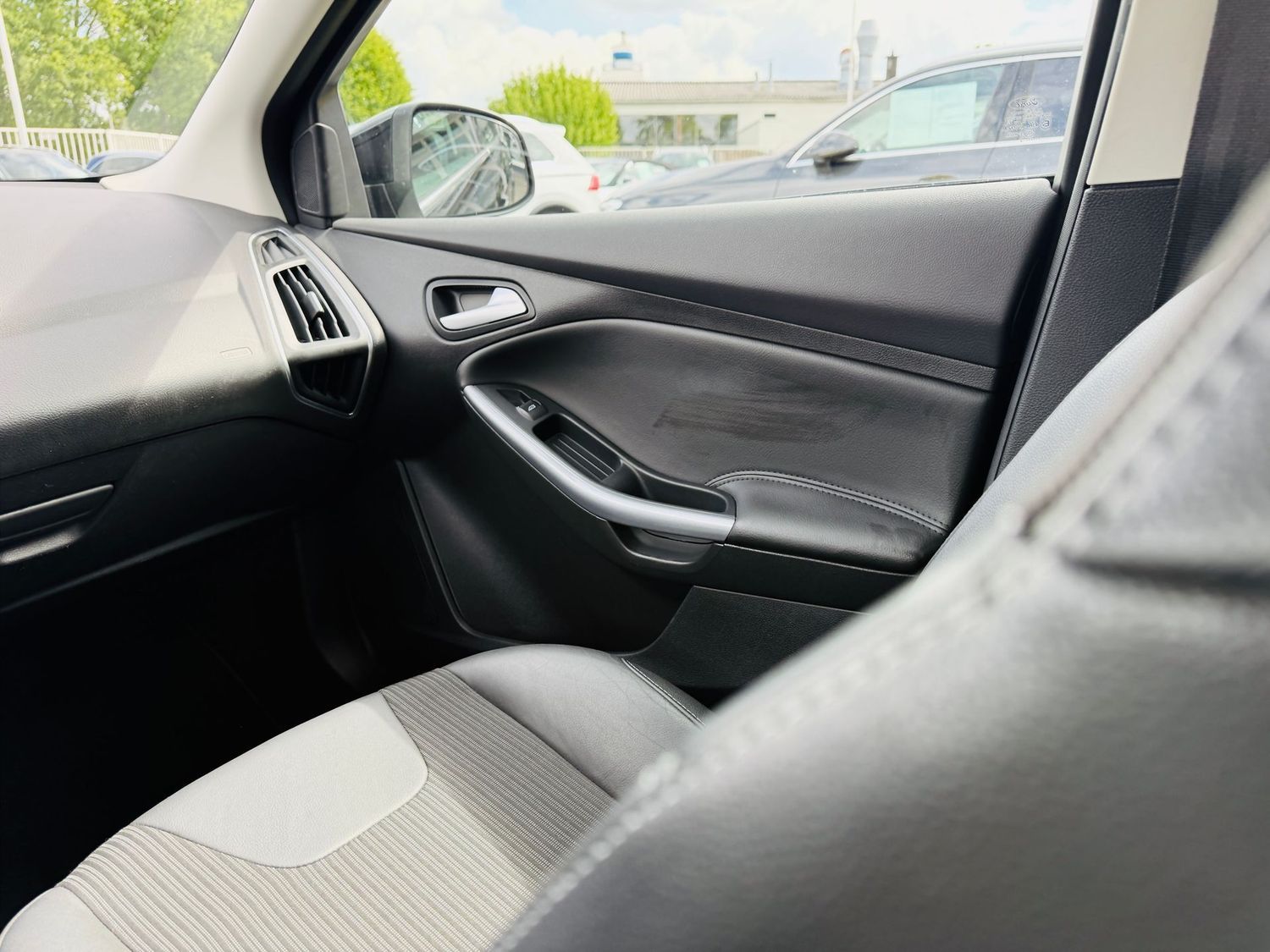 Fahrzeugabbildung Ford Focus 2,0 TDCi, TITANIUM, Automatik, Klima, PTS,