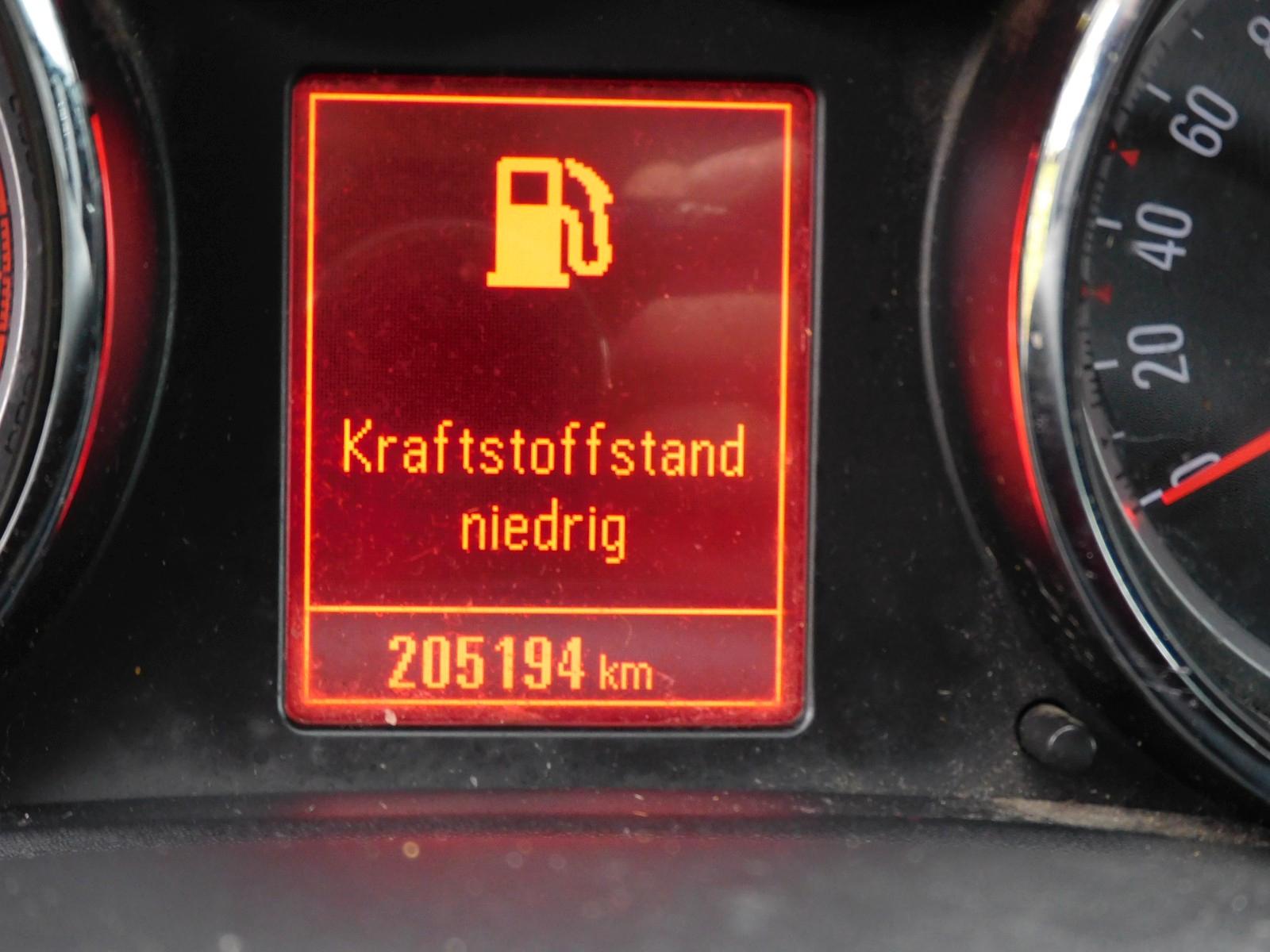 Opel Astra 2011 — photo 12