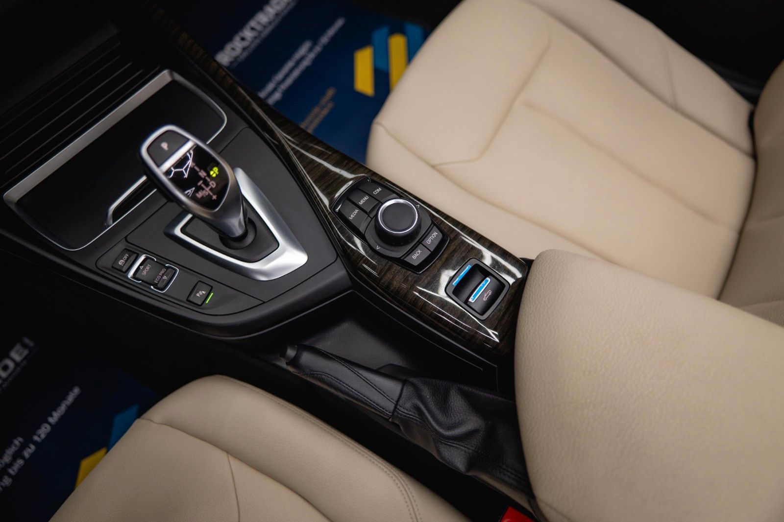 Fahrzeugabbildung BMW 230i Cabrio M-Sport Performance Shadow Line LED