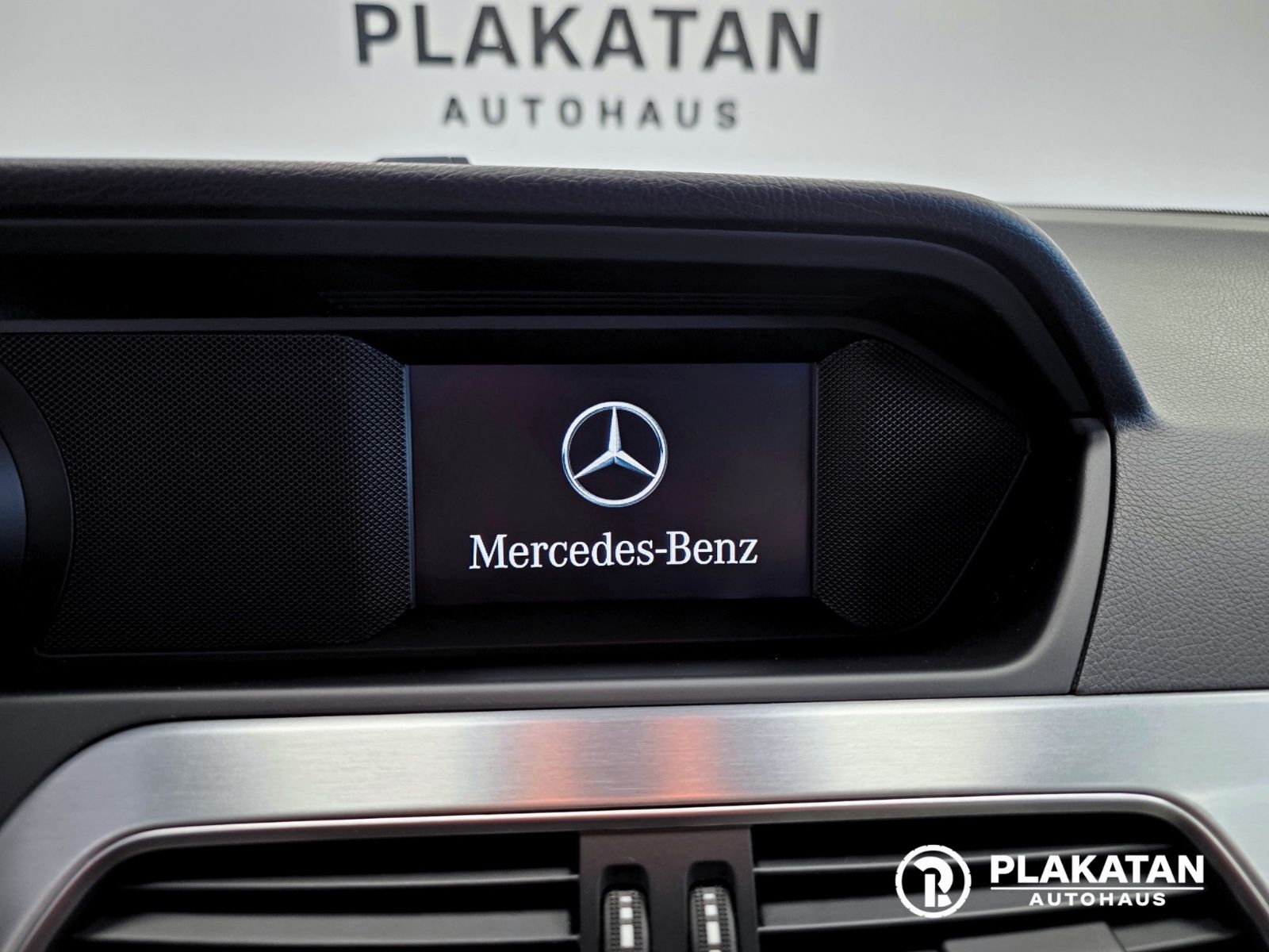 Fahrzeugabbildung Mercedes-Benz C 200 CGI Avantgarde Bi-Xenon AdaptLicht