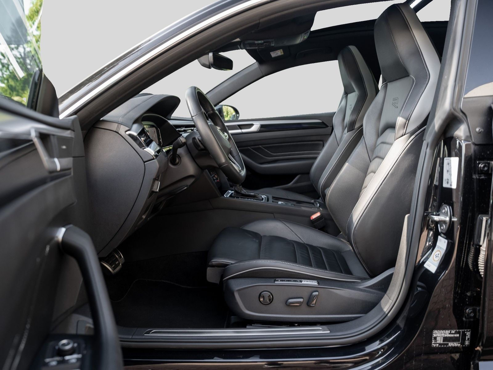 Volkswagen Arteon DCC NaviPro Pano R-Line IQLight AHK Kam foto 8